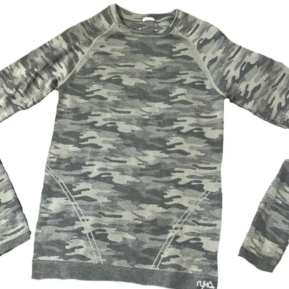 NWOT RYKA ATHLETIC CAMO LONG-SLEEVE TOP // SIZE SMALL💚